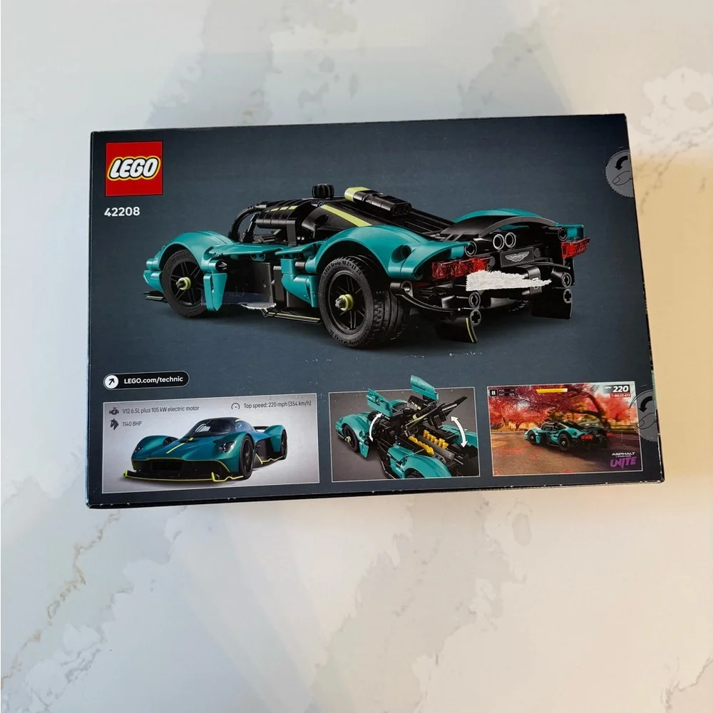 Lego Aston Martin Valkyrie 42208 NEW - Picture 3 of 4